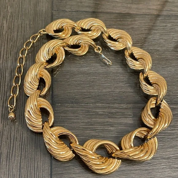 Vintage TRAFARI Large Twisted Chain Link Necklace, Runway, Gold-tone